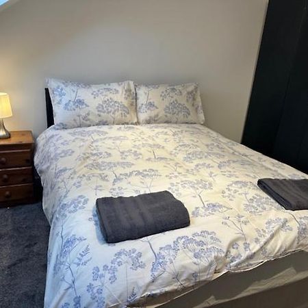 Luton Home Near Airport Private & Shared Bathroom Option Exterior foto