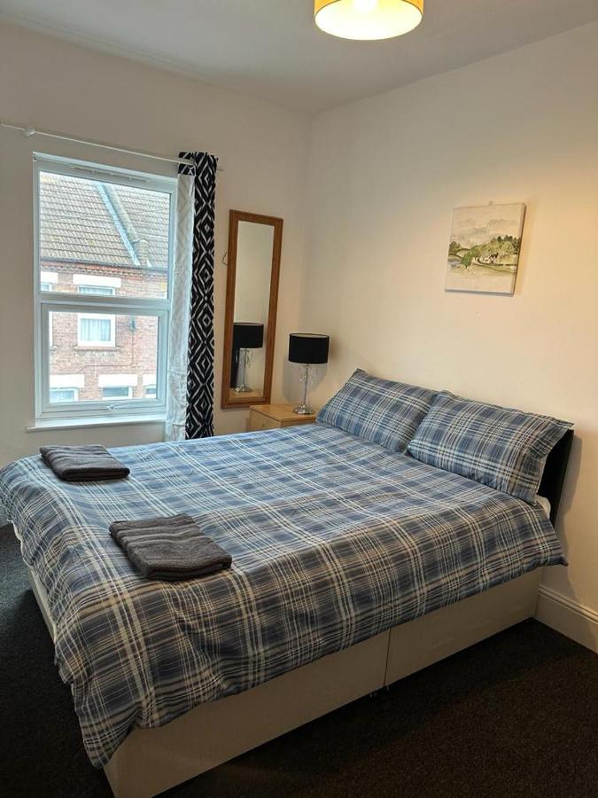 Luton Home Near Airport Private & Shared Bathroom Option Exterior foto