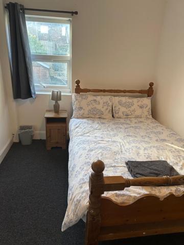 Luton Home Near Airport Private & Shared Bathroom Option Exterior foto