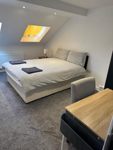 Luton Home Near Airport Private & Shared Bathroom Option Exterior foto